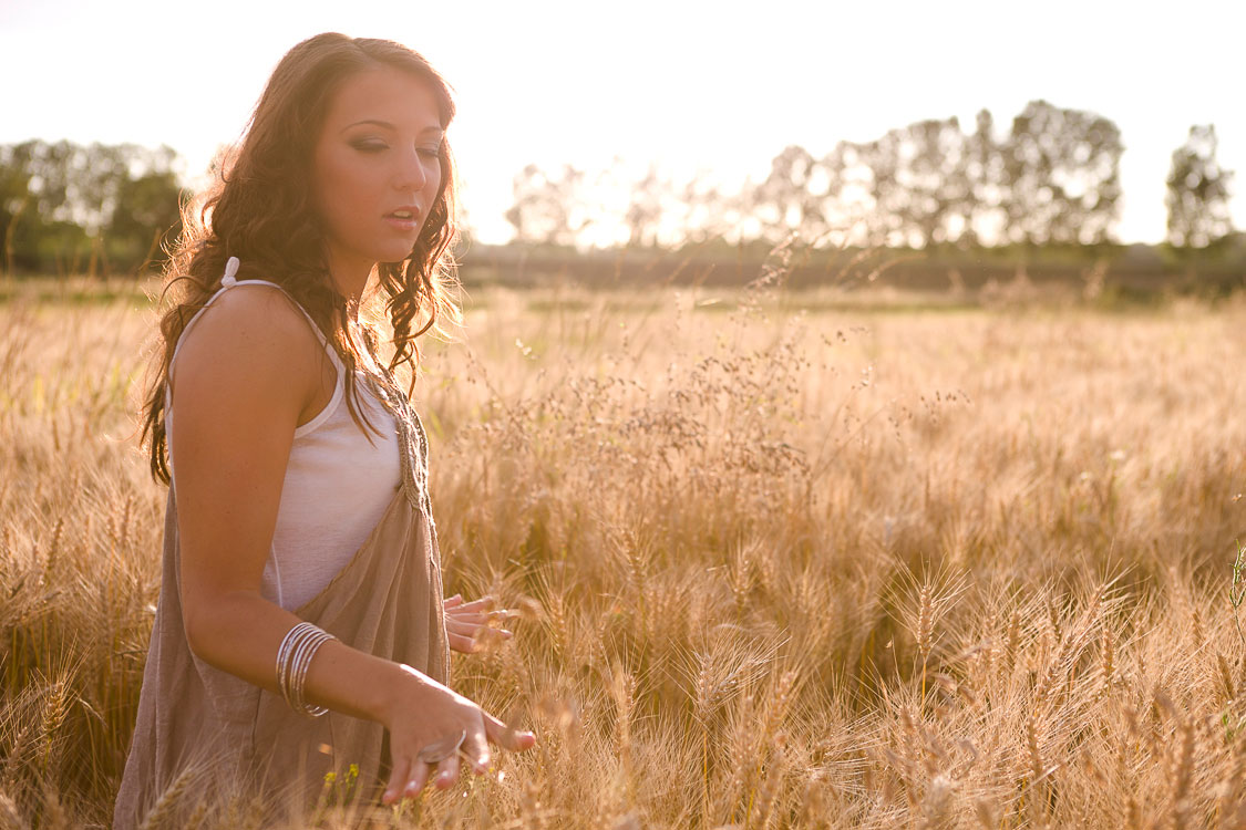Suite des photos Mode d'Elodie réalisées près de Meaux, dans un champ de blé